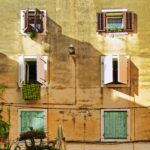 white and black outdoor ac unit