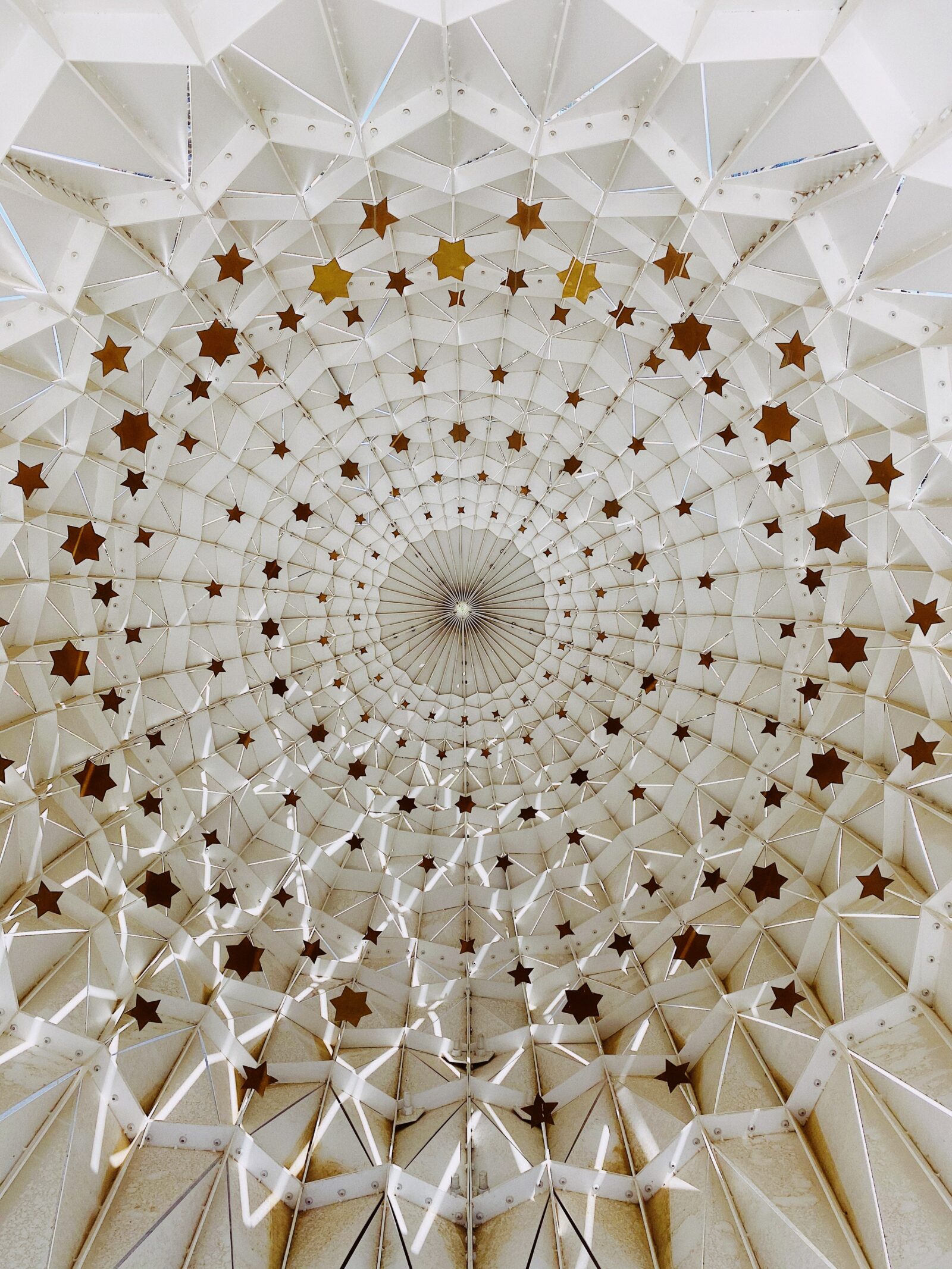 white and black diamond pattern