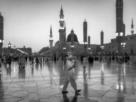 grayscale photography of people on Mecca Sa