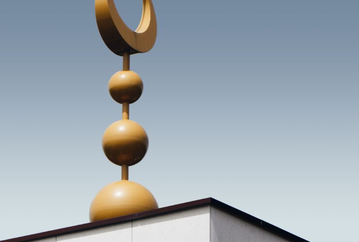 ball stack roof decor