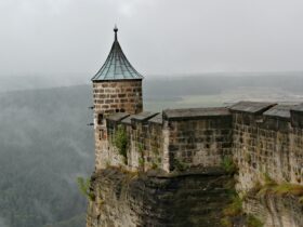 gray concrete building