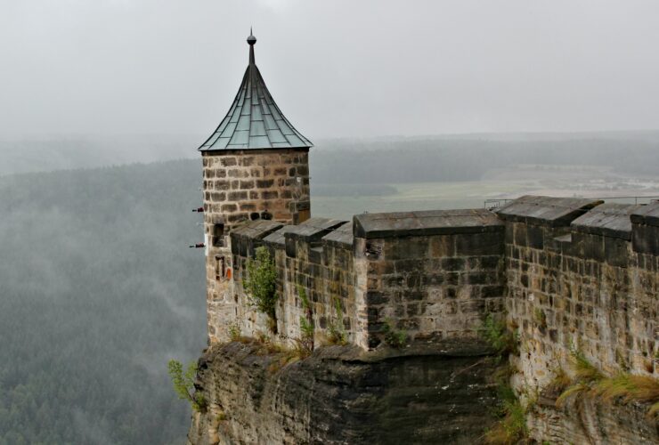 gray concrete building