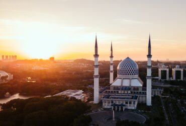 4-pillar mosque in front of rotunda during golden hour