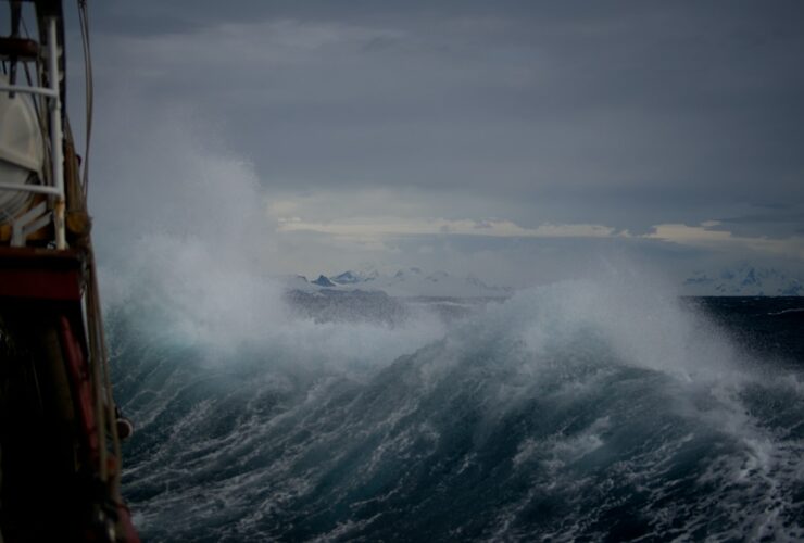 huge wave at daytime