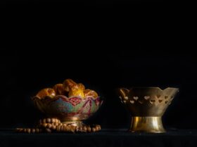 blue and gold ceramic bowl