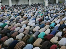 photo of people kneeling