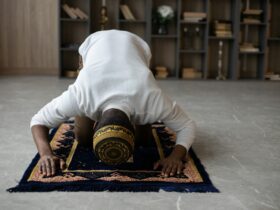 Muslim black man praying at home